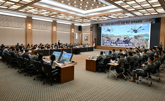 김규하 육군총장 "전 제대서 드론 운용…2040년 'GOP 6000명' 감축 가능"