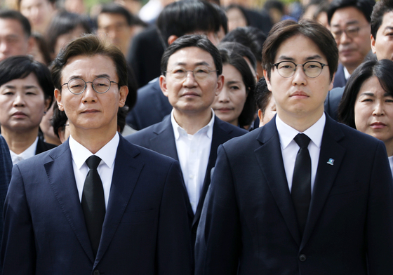 부산 충혼탑 참배하는 전재수·하정우