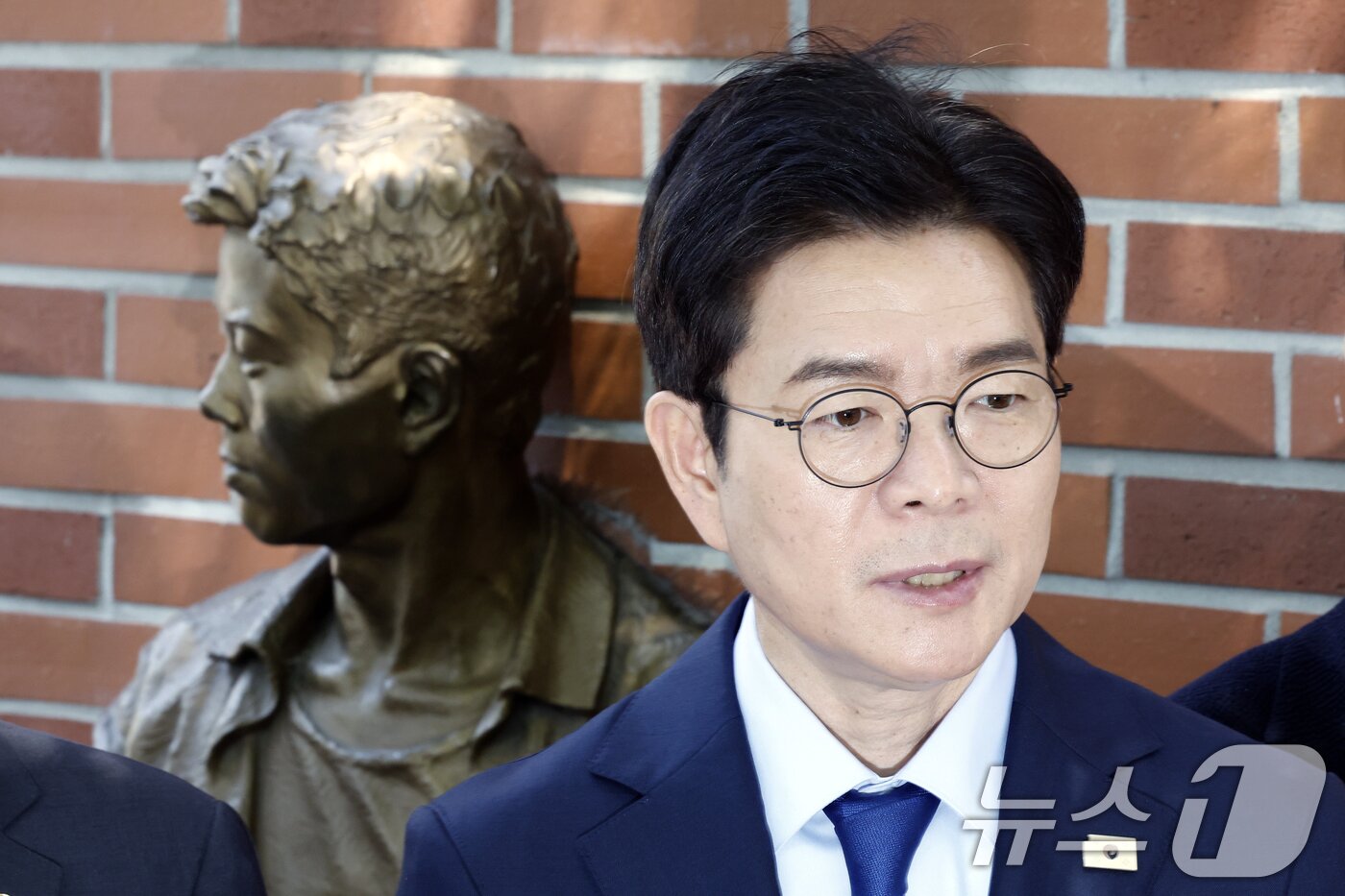 본문 이미지 - 정원오 더불어민주당 서울시장 후보가 30일 오전 서울시 종로구 청계천로 아름다운청년 전태일기념관에서 노동공약을 발표하고 있다. 2026.4.30 ⓒ 뉴스1 박정호 기자