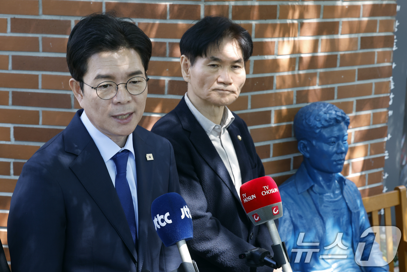 (서울=뉴스1) 박정호 기자 = 정원오 더불어민주당 서울시장 후보가 30일 오전 서울시 종로구 청계천로 아름다운청년 전태일기념관에서 노동공약을 발표하고 있다.  2026.4.30/ …