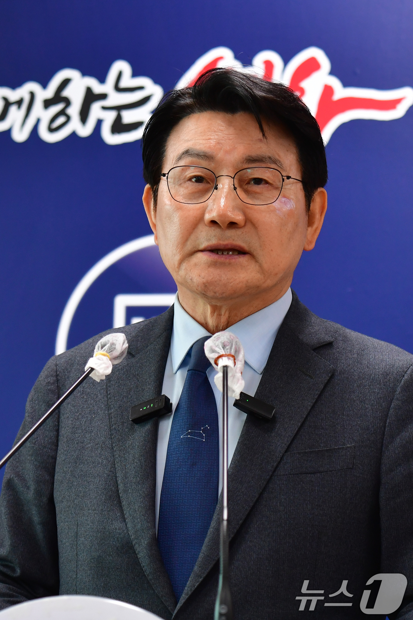 (포항=뉴스1) 최창호 기자 = 박승호 전 포항시장이 30일 포항시청 브리핑룸에서 기자회견을 개최해 6.3 포항시장 선거에 무소속 출마를 선언하고 있다. 박 예비후보는 국민의힘 포 …