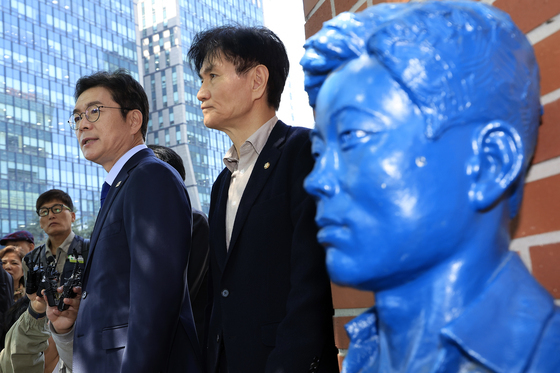 전태일기념관 앞에서 노동공약 발표하는 정원오 후보