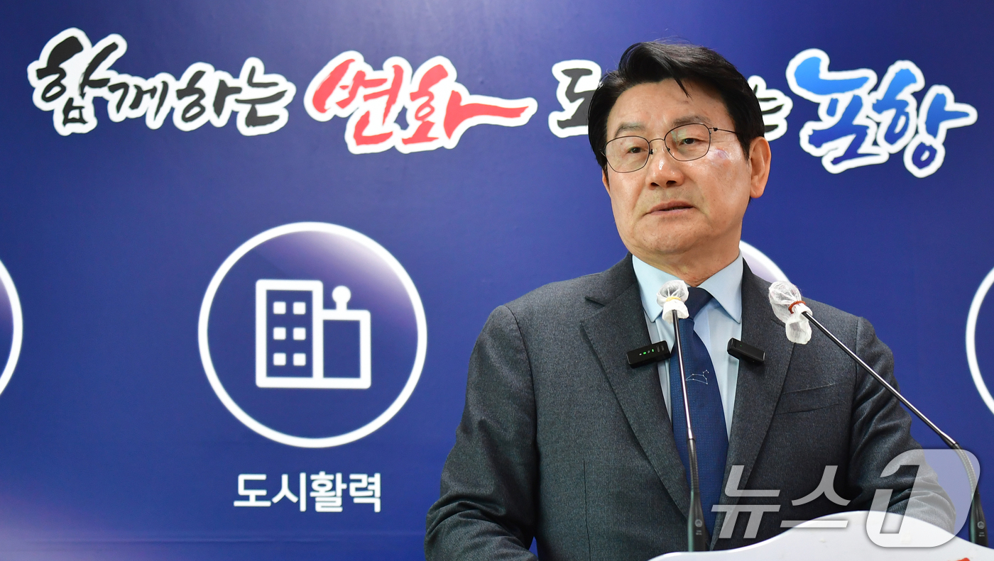 (포항=뉴스1) 최창호 기자 = 박승호 전 포항시장이 30일 포항시청 브리핑룸에서 기자회견을 개최해 6.3 포항시장 선거에 무소속 출마를 선언하고 있다. 박 예비후보는 국민의힘 포 …