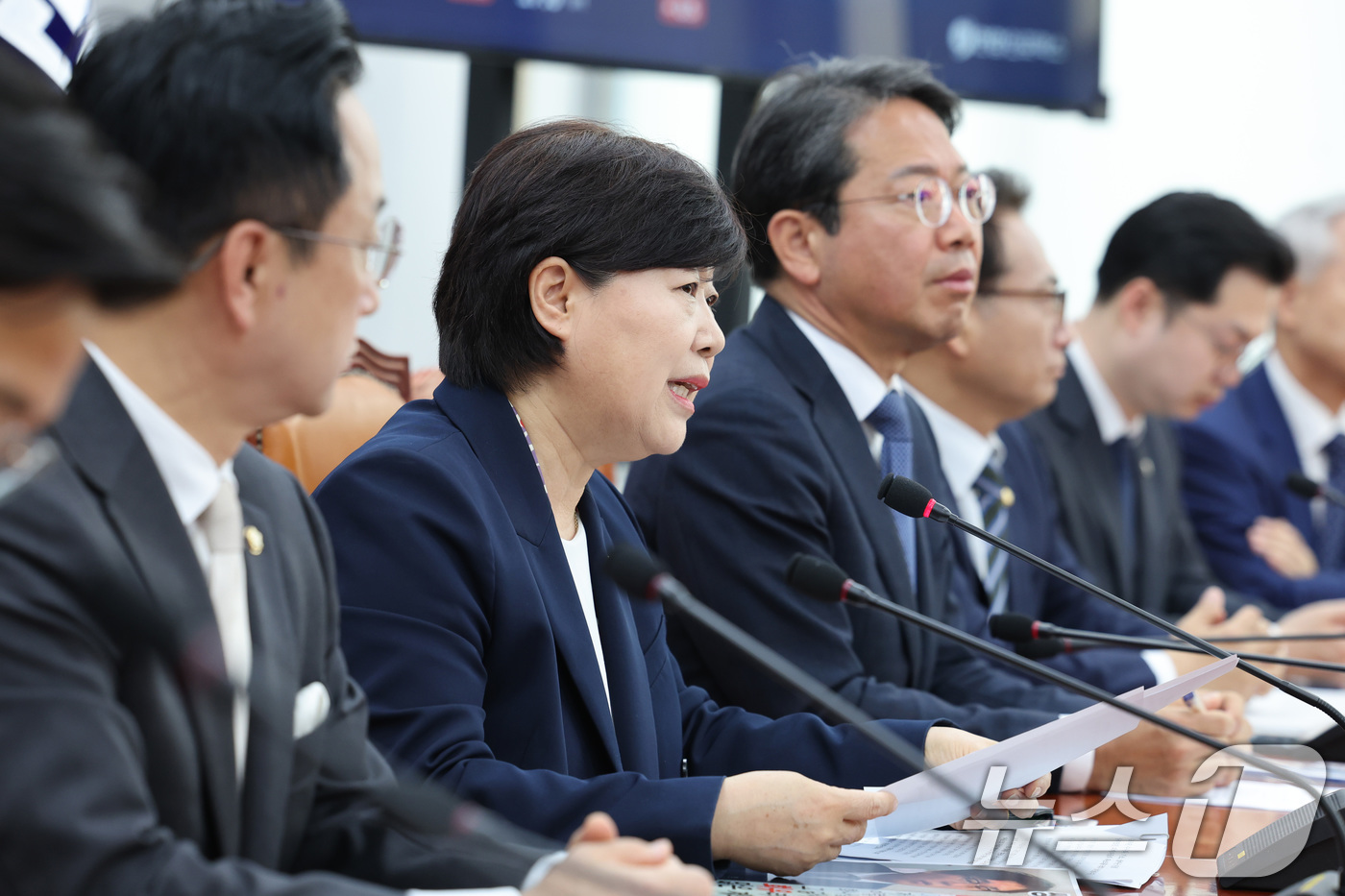 (서울=뉴스1) 신웅수 기자 = 서영교 위원장이 30일 서울 여의도 국회에서 윤석열 정치검찰 조작기소 국조특위 민주당 위원 기자간담회에서 발언하고 있다. 2026.4.30/뉴스1