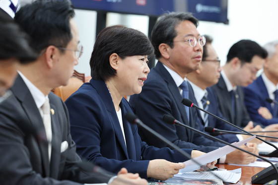 기자간담회하는 서영교 위원장