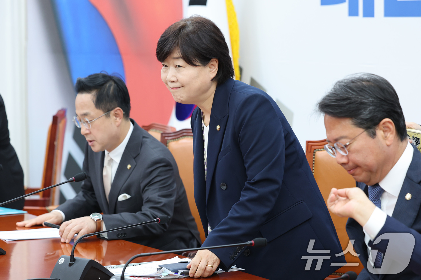 (서울=뉴스1) 신웅수 기자 = 서영교 위원장이 30일 서울 여의도 국회에서 윤석열 정치검찰 조작기소 국조특위 민주당 위원 기자간담회에 참석하고 있다. 2026.4.30/뉴스1