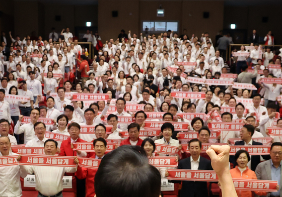 구호 선창하는 오세훈 서울시장 후보