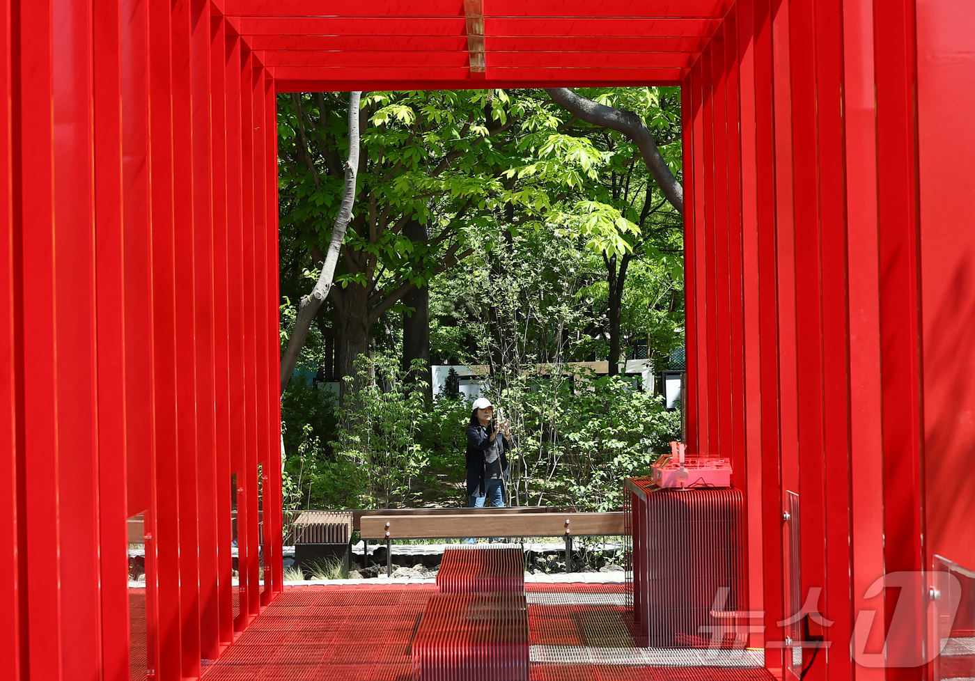 (서울=뉴스1) 김민지 기자 = 2026 서울국제정원박람회 개막을 하루 앞둔 30일 오전 서울 성동구 서울숲에 조형물이 전시돼 있다.서울국제정원박람회는 다음달 1일부터 10월 27 …