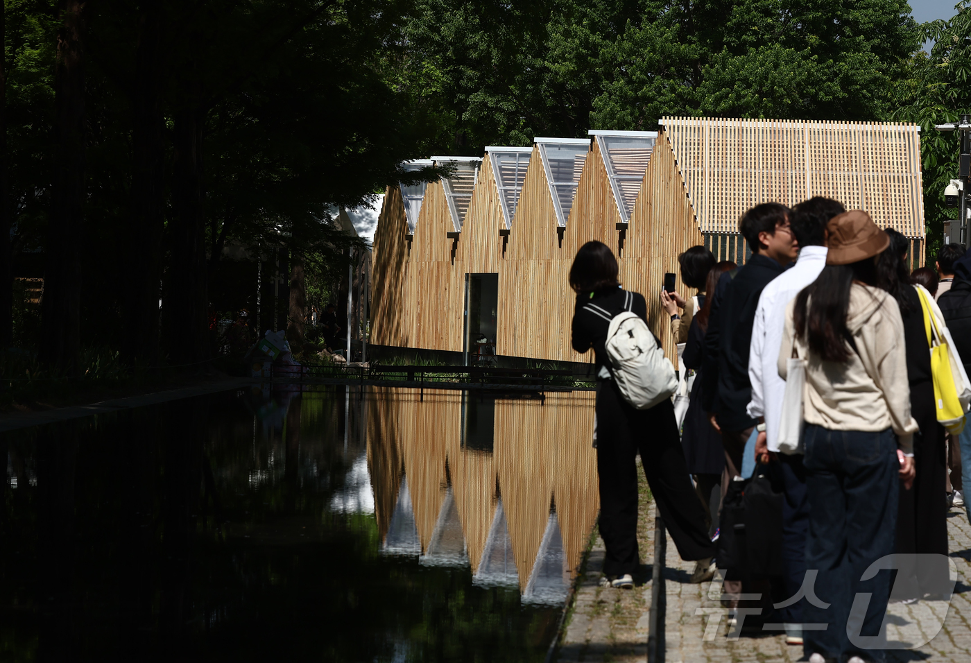 (서울=뉴스1) 김민지 기자 = 2026 서울국제정원박람회 개막을 하루 앞둔 30일 오전 서울 성동구 서울숲에서 프레스 투어가 진행되고 있다.서울국제정원박람회는 다음달 1일부터 1 …