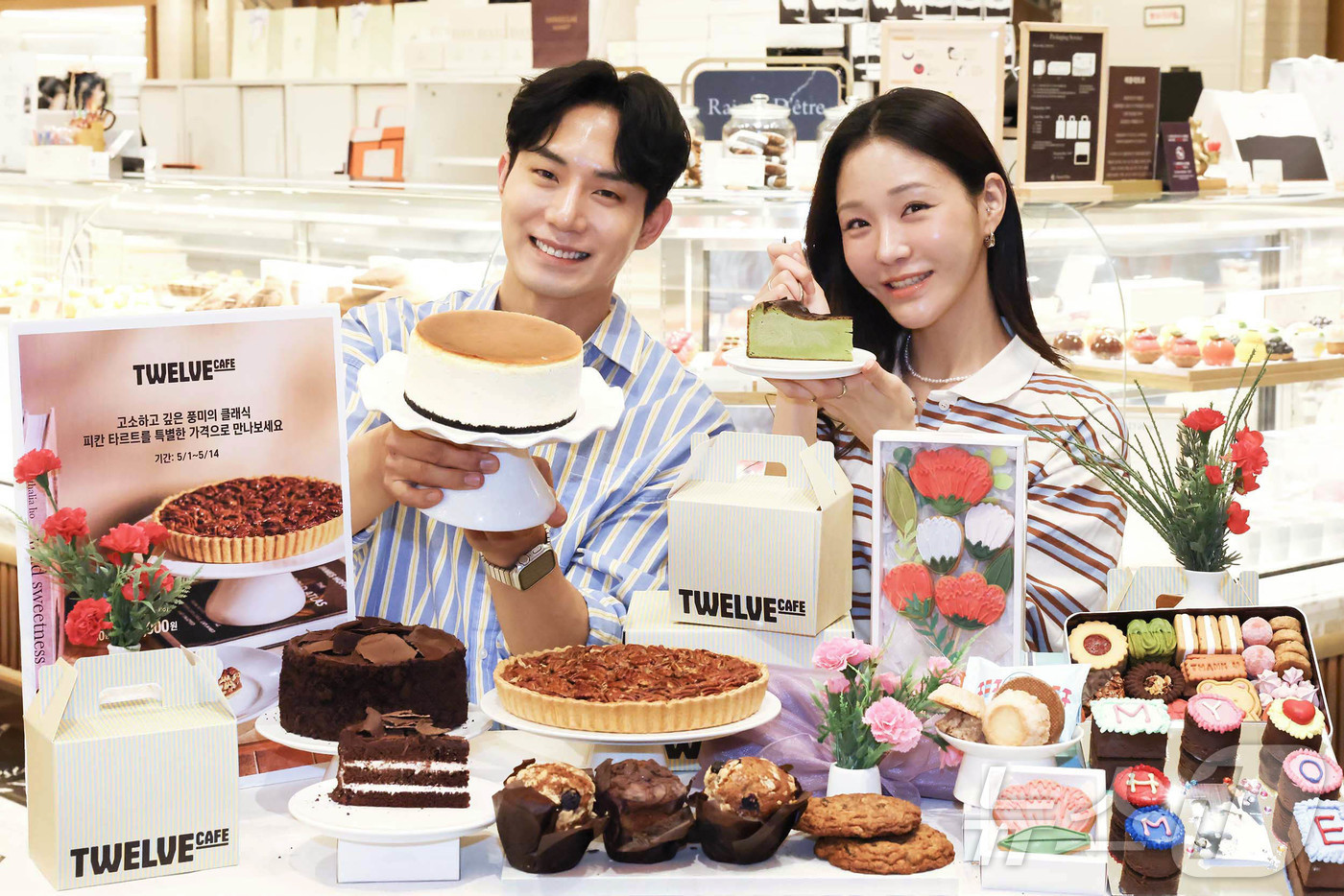 (서울=뉴스1) = 신세계백화점은 하우스오브신세계 청담에 새롭게 오픈한 웰니스 커뮤니티 카페 '트웰브 카페'의 케이크와 베이커리를 오는 1일부터 14일까지 강남점 지하 1층 스위트 …