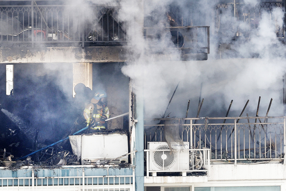 의왕 아파트 화재로 60대 부부 사망…5명 부상(종합2보)