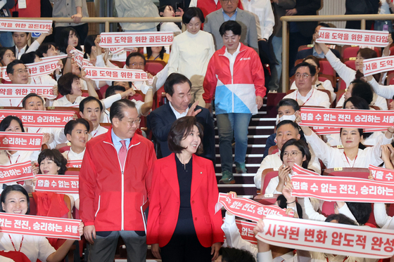 입장하는 권영세·나경원