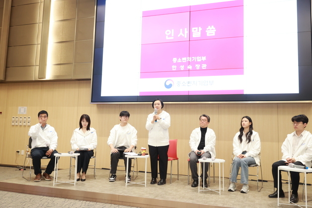 한성숙 중기부 장관 "청년 도전, 창업과 성장으로 이어지도록 지원"