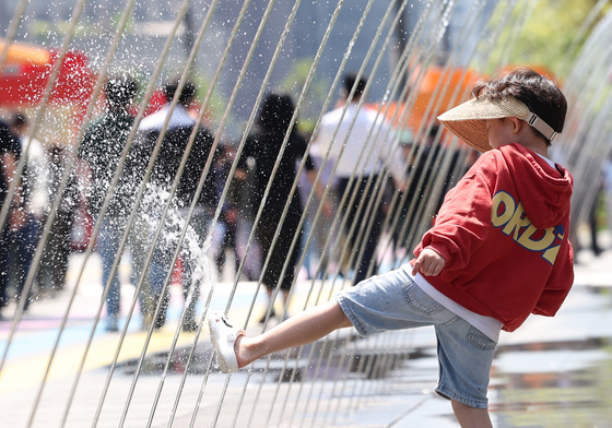 노동절~어린이날 연휴, 무덥진 않으나 3일 전국 비…곳곳 강풍·건조(종합)