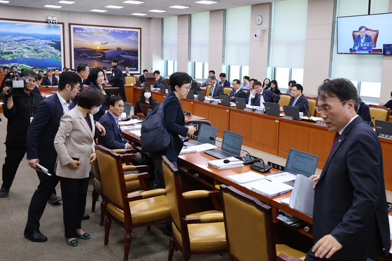 국민의힘, 국토위 퇴장