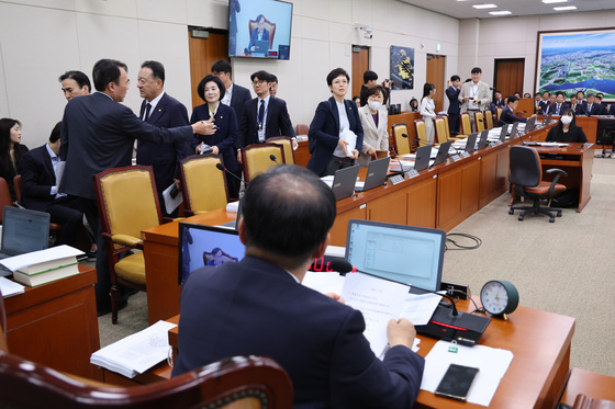 법안 처리 반발하는 국민의힘