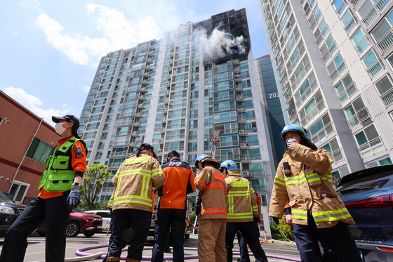 분주한 의왕 아파트 화재 현장