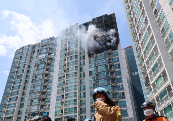 분주한 의왕 아파트 화재 현장