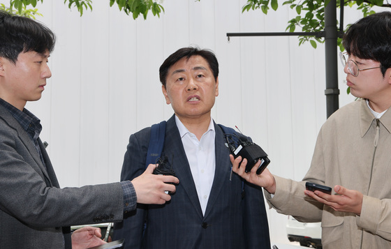 김관영 전북지사, 내란 동조 혐의 피의자 조사 위해 2차 종합특검 출석