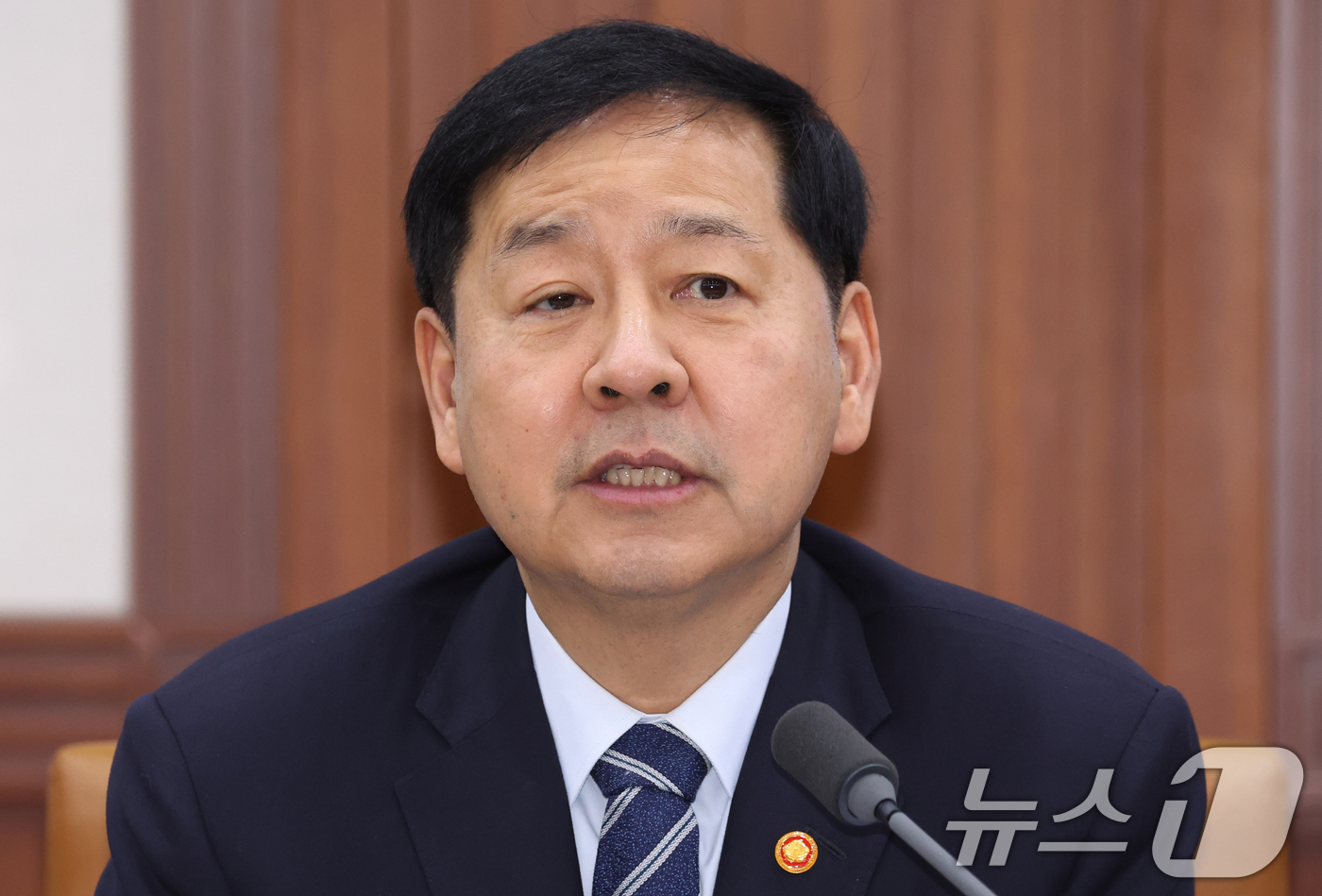 (서울=뉴스1) 김명섭 기자 = 구윤철 경제부총리 겸 재정경제부 장관이 30일 서울 종로구 세종대로 정부서울청사에서 열린 비상경제회의 겸 경제관계장관회의 겸 대외경제관계장관회의에서 …