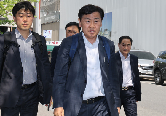 2차 종합특검 출석하는 김관영 전북지사