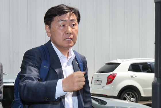 2차 종합특검 출석하는 김관영 전북지사