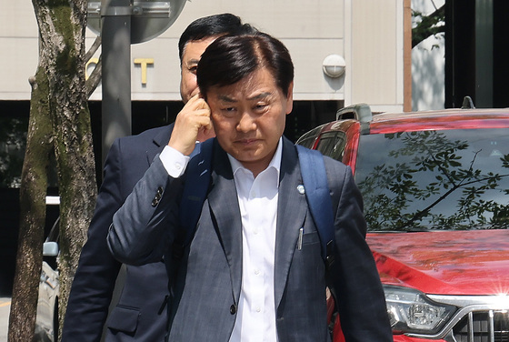 2차 종합특검 출석하는 김관영 전북지사