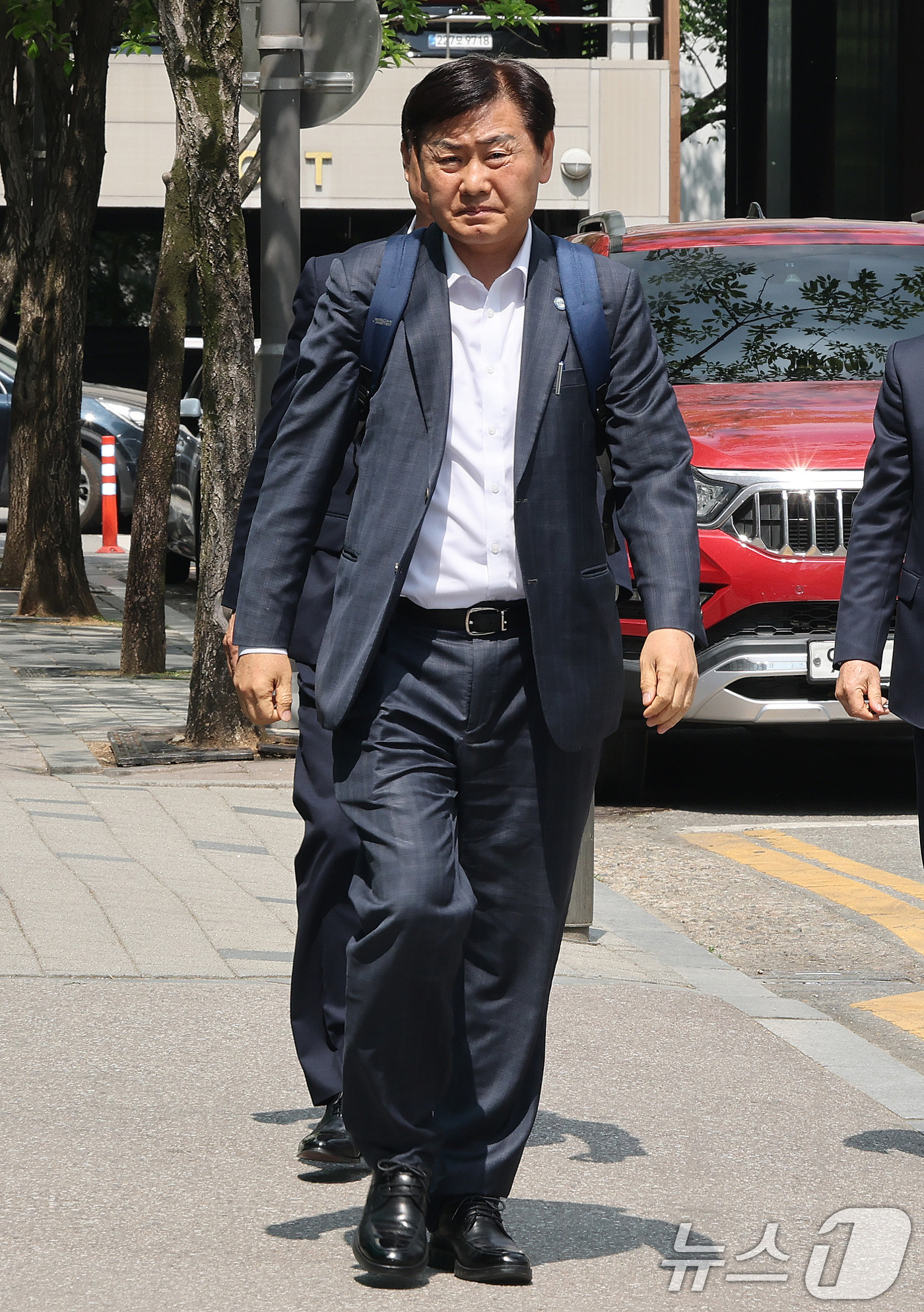 (과천=뉴스1) 임세영 기자 = 김관영 전북특별자치도지사가 30일 12·3 비상계엄 당시 '전북도청 폐쇄 의혹'과 관련해 피의자 조사를 받기 위해 경기 과천 2차 종합특검 사무실로 …