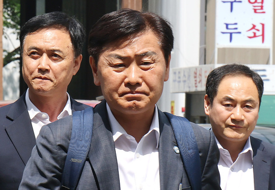 표정 찡그린 김관영 전북지사