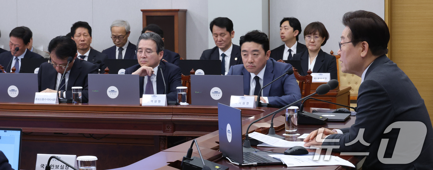 (서울=뉴스1) 이재명 기자 = 이재명 대통령이 30일 청와대에서 열린 수석보좌관회의에서 발언하고 있다. (청와대통신사진기자단) 2026.4.30/뉴스1