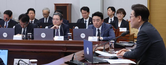 수석보좌관회의 주재하는 이재명 대통령