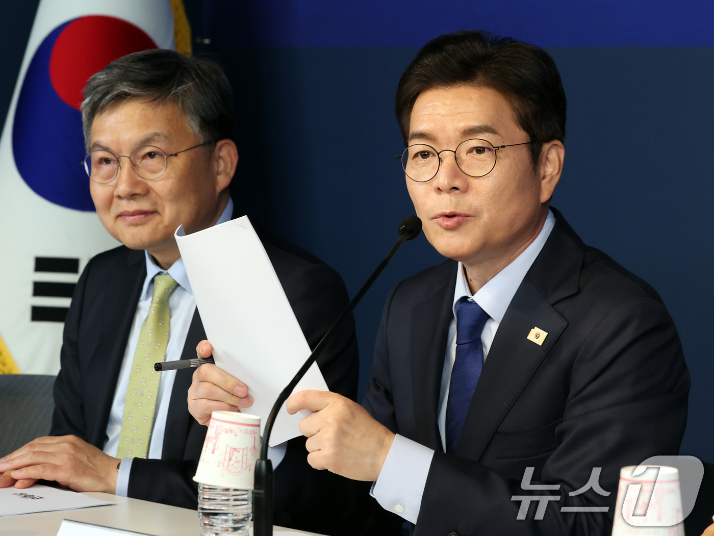 (서울=뉴스1) 황기선 기자 = 정원오 더불어민주당 서울시장 후보가 30일 오후 서울 여의도 더불어민주당 중앙당사에서 열린 전국직능대표자회의 타운홀미팅에서 발언을 하고 있다. …