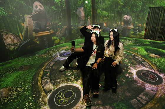 이월드 '글로우 사파리' 판다 포레스트