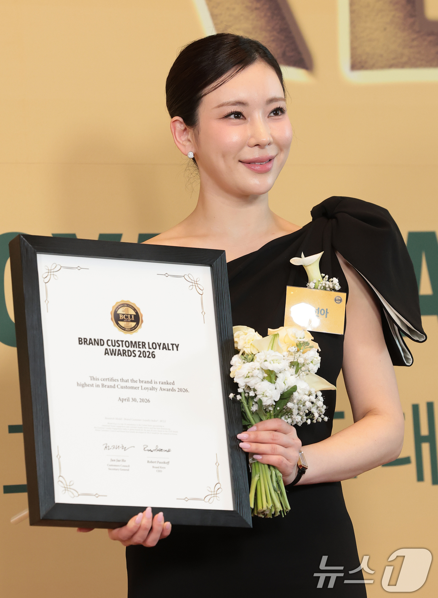 (서울=뉴스1) 권현진 기자 = 뮤지컬 배우 정선아가 30일 오후 서울 영등포구 콘래드 호텔에서 열린 '2026 브랜드 고객충성도 대상'에 참석해 포즈를 취하고 있다. 2026.4 …