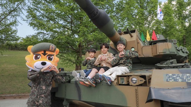 육군, '5월愛 아미투게더' 행사로 격오지 장병·가족 초청