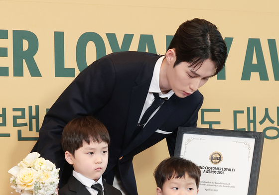 은우·정우와 함께 브랜드 대상 참석한 김준호