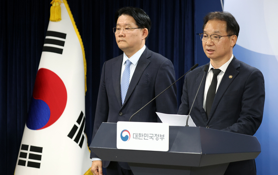 '규정·메뉴얼 위반으로 유해 포함 잔해물 장기간 야적 방치'