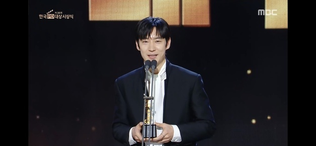 '한국PD대상' 이제훈 "배우로서 영향력 인지하면서 연기 활동하겠다"