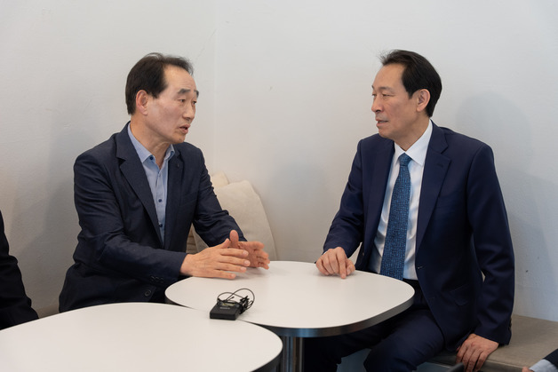 우상호 후보, '보수 진영' 최흥집 전 부지사 영입…외연 확장 가속