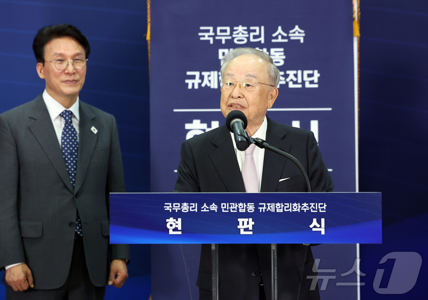 (서울=뉴스1) 김성진 기자 = 손경식 한국경영자총협회 회장이 30일 서울 중구 부영태평빌딩에서 열린 민관 합동 규제합리화추진단 현판식에서 축사를 하고 있다. 2026.4.30/뉴 …