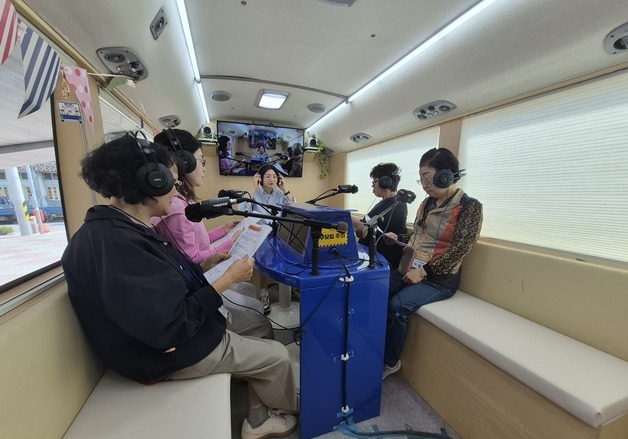 시골 어르신도 AI·디지털 깨친다…방방곡곡 누비는 '한글햇살버스'