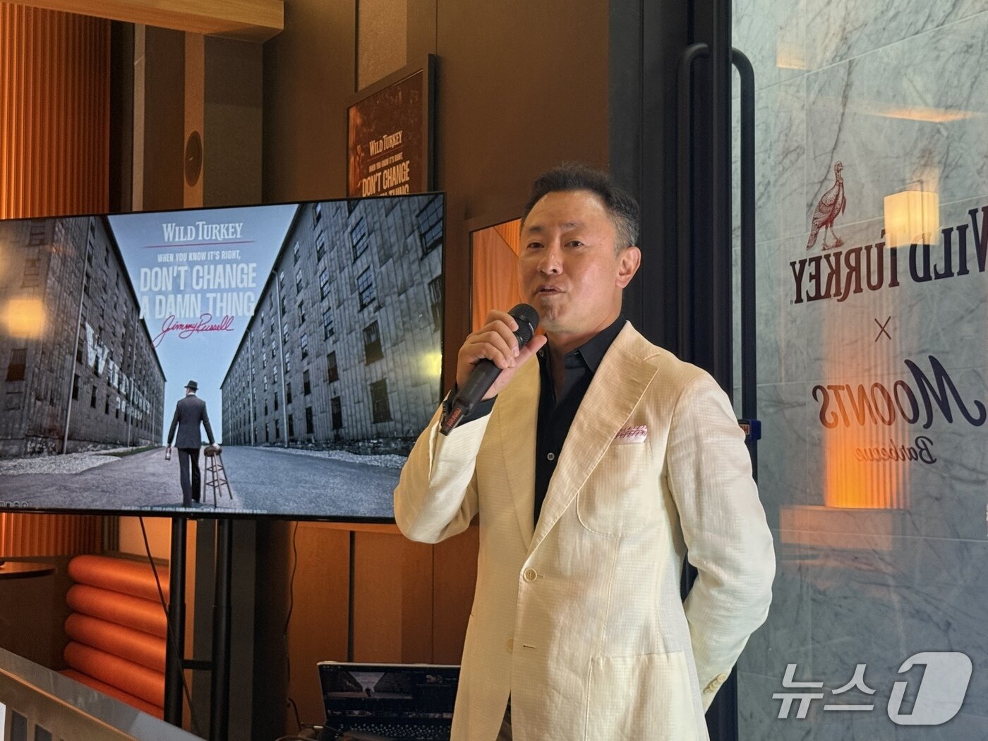 본문 이미지 - 김효상 캄파리코리아 대표가 30일 미디어 테스스팅 행사에서 브랜드를 소개하고 있다. 2026.4.30 ⓒ 뉴스1 황두현 기자