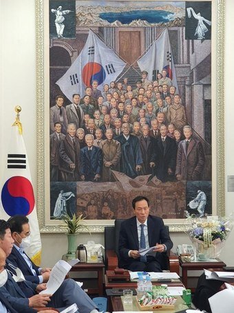 본문 이미지 - 우상호 더불어민주당 강원도지사 후보의 비대위원장 시절사진(우상호 캠프 제공)