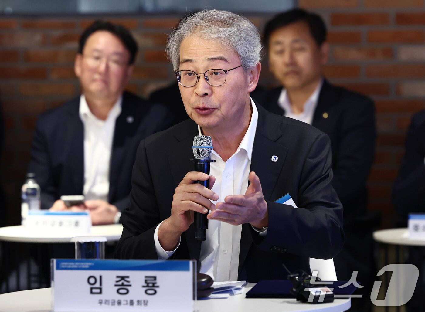 본문 이미지 - 임종룡 우리금융 회장이 30일 오후 서울 강남구 역삼 팁스타운에서 열린 벤처투자 활성화·모두의 창업 프로젝트 및 생산적 금융 대전환을 위한 업무협약식에서 인사말을 하고 있다. 2026.4.30 ⓒ 뉴스1 김민지 기자