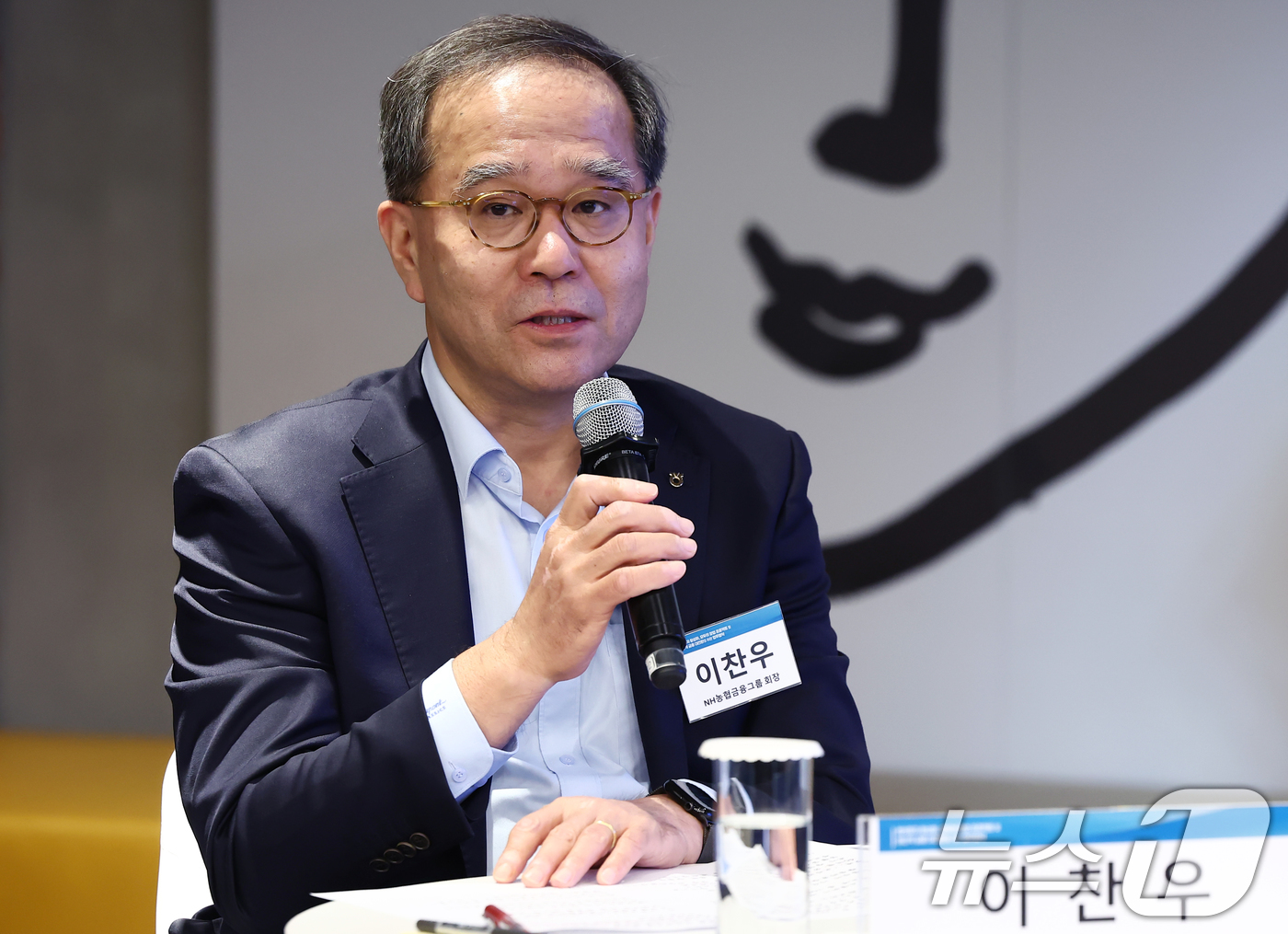 (서울=뉴스1) 김민지 기자 = 이찬우 NH농협금융 회장이 30일 오후 서울 강남구 역삼 팁스타운에서 열린 벤처투자 활성화·모두의 창업 프로젝트 및 생산적 금융 대전환을 위한 업무 …
