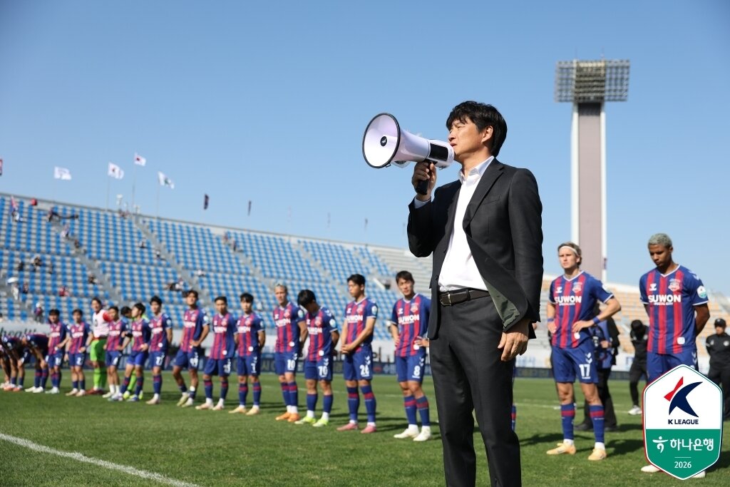 본문 이미지 -  박건하 수원FC 감독(한국프로축구연맹 제공)