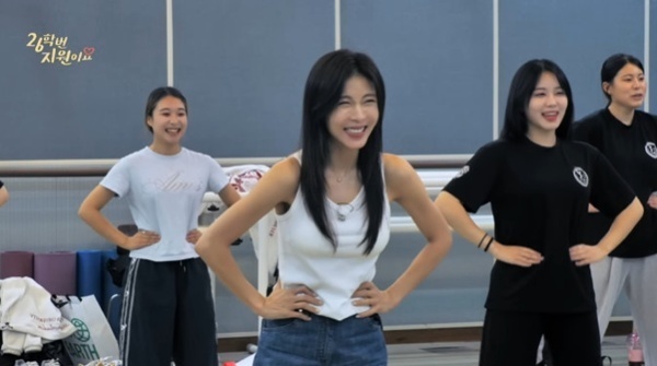 '26학번' 하지원, 응원단 안무 공개…강남 "그 시절 제니"