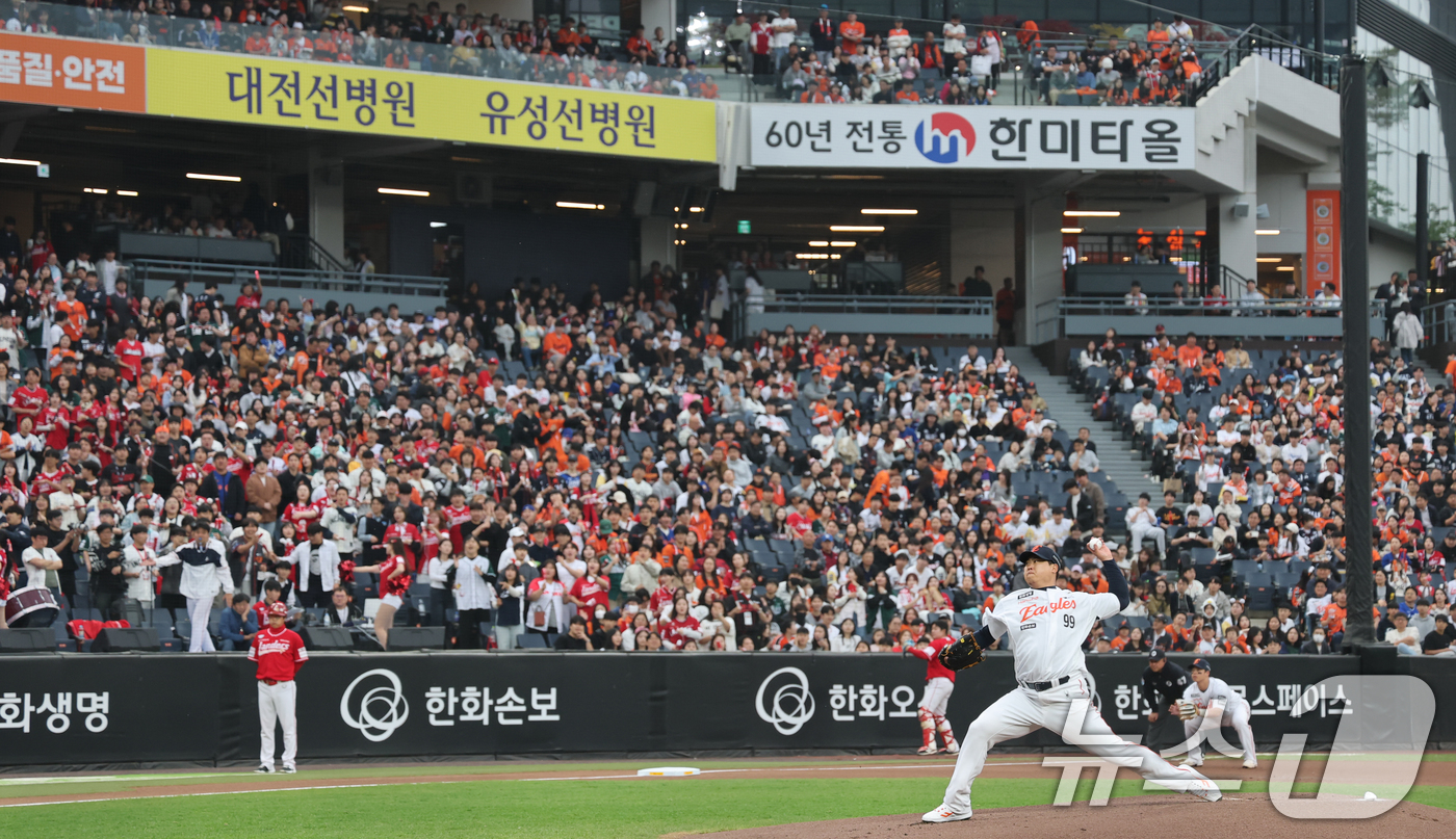 (대전=뉴스1) 김기태 기자 = 30일 대전 한화생명볼파크에서 열린 2026 신한 SOL KBO리그 SSG 랜더스와 한화 이글스 경기에서 한화 선발 투수 류현진이 역투하고 있다. …