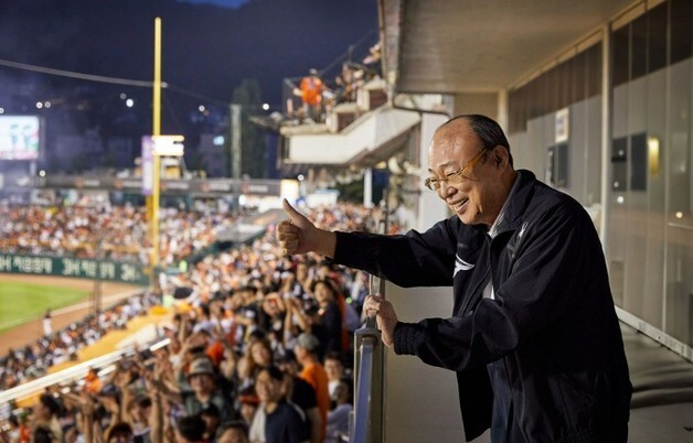 김승연 한화 회장, 올 시즌 첫 야구장 방문…"팬들과 함께 응원"