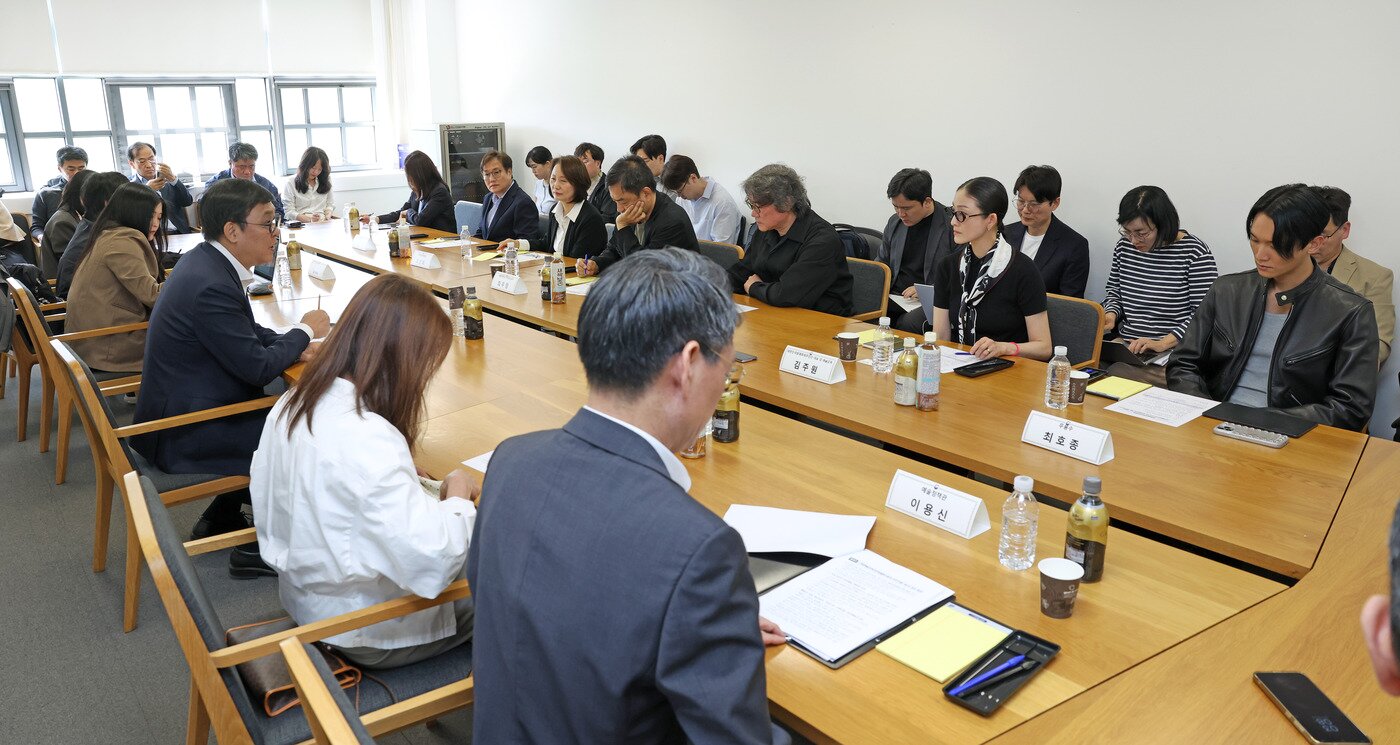본문 이미지 - 문화체육관광부가 30일 서울 국립현대미술관에서 문화예술정책자문위원회 기초예술분과 제2차 회의를 열고 기초예술 성장과 발전을 위한 전략과제를 논의했다.